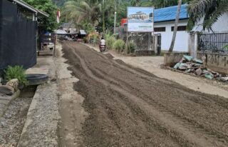 Pengaspalan Jalan Alue Peunawa Abdya Terwujud di Era Bupati Safaruddin