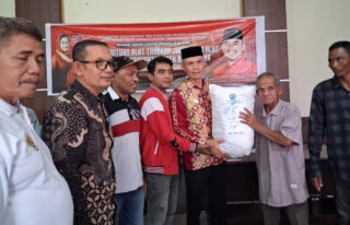 Jamaluddin Idham Salurkan 148 Paket Alat Tangkap untuk Nelayan Abdya