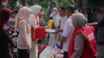 Kebakaran di Babahrot, Pemkab Abdya Serahkan Bantuan Logistik untuk Korban