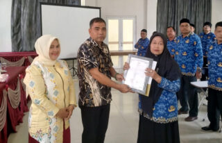 Masa Tugas Berakhir, 22 Pegawai Pemkab Abdya Terima SK Pensiun
