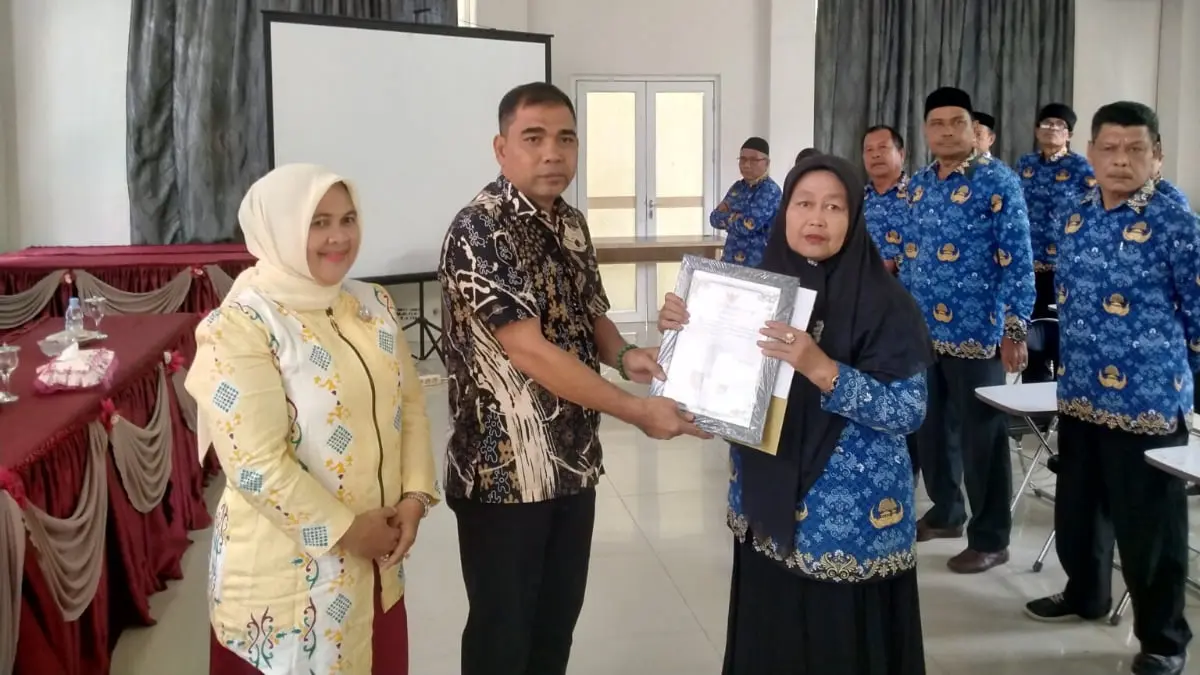 Masa Tugas Berakhir, 22 Pegawai Pemkab Abdya Terima SK Pensiun