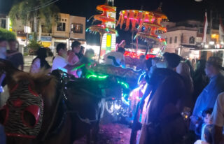 Delman Lampu Hias Diserbu Warga di Pusat Kota Blangpidie