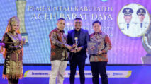 Dinilai Berani Buat 'Gebrakan', Bupati Abdya Terima Penghargaan Serambi Awards 2026