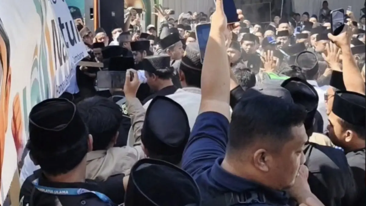 Muktamar NU ke-35 di Tambakberas Berakhir Ricuh dan Diwarnai Bentrokan