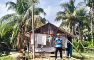 Warga Abdya Kecewa Tanahnya Ditanami Tiang Listrik, Mau Dipindah Malah Ditagih Rp 1 Juta