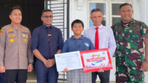 Juara I Bulu Tangkis O2SN Aceh, T. Ridha Rizki Terima Bonus dari Bupati Abdya