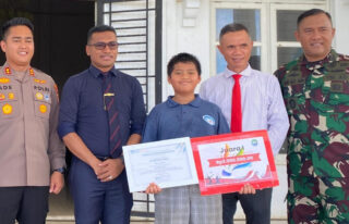 Juara I Bulu Tangkis O2SN Aceh, T. Ridha Rizki Terima Bonus dari Bupati Abdya
