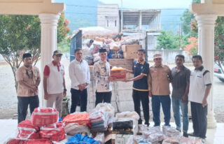 Wabup Abdya Salurkan Bantuan Masa Panik untuk Korban Banjir dan Longsor