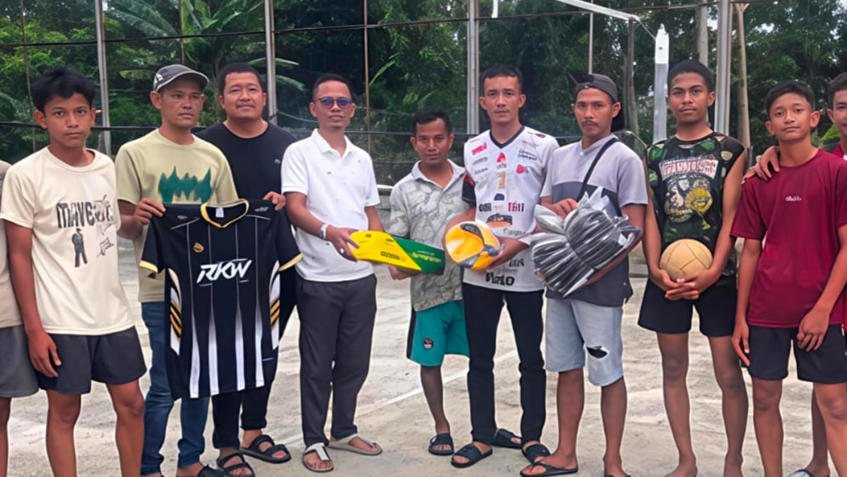 Kasyful Wara Salurkan Bantuan Perlengkapan Olahraga untuk PGL VC