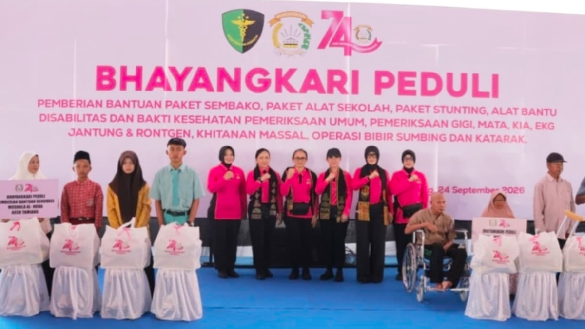 Ketum Bhayangkari Serahkan 6.000 Paket Sembako di Aceh Tamiang