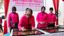 82 Titik Sumur Bor Bhayangkari Peduli Mengalir di Aceh