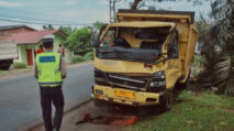 Rem Blong, Truk Fuso Alami Kecelakaan Tunggal di Meureubo
