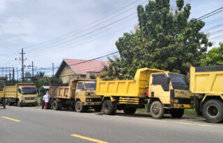 Truk Antre Solar di SPBU Abdya Nyaris Tutup Gerbang Sekolah, Ancam Keselamatan Siswa