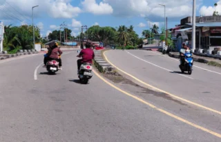 Rambu Tak Diganti, Ujung Median Jalan Pulau Kayu Abdya Nyaris Memakan Korban
