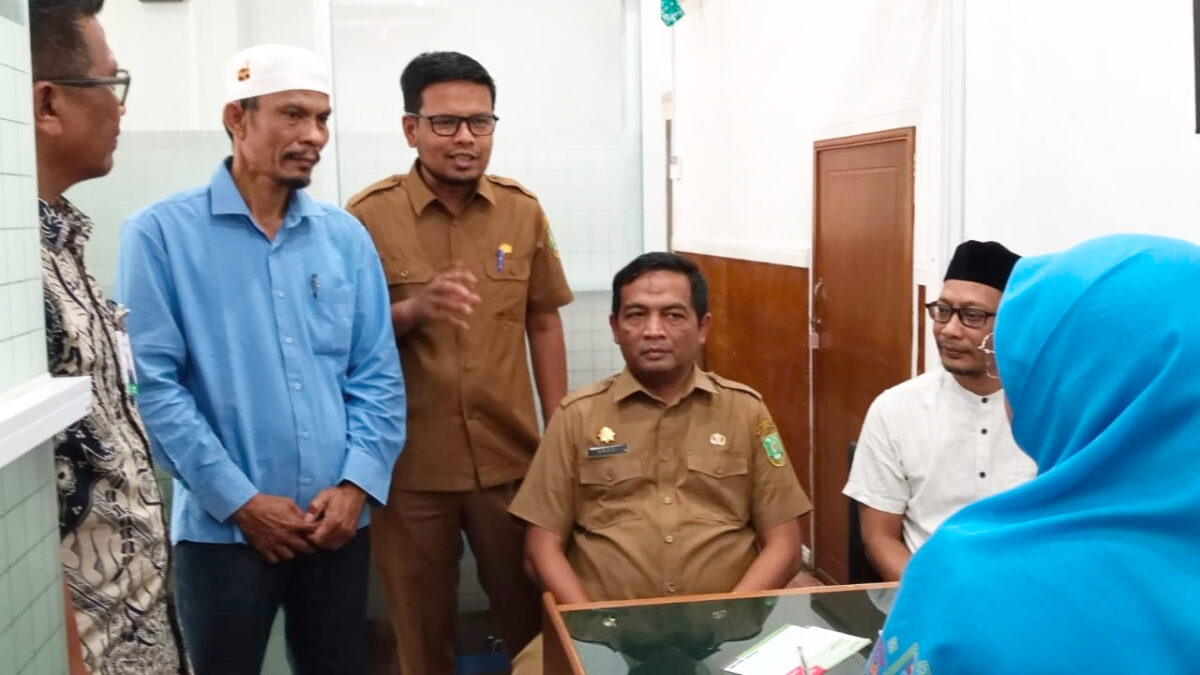 Sekda Sabang Pantau Langsung Penyaluran ZIS di Bank Aceh Syariah, Ini Rincian Penerima
