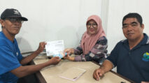 Pemilik Warkop di Blangpidie Salurkan Zakat Melalui Lazismu Abdya
