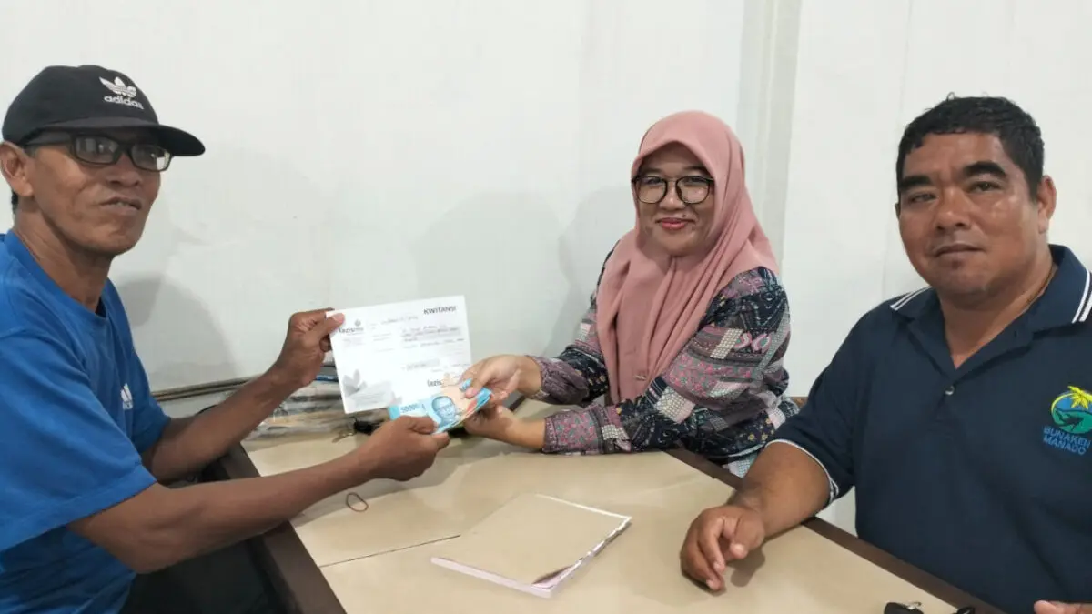 Pemilik Warkop di Blangpidie Salurkan Zakat Melalui Lazismu Abdya