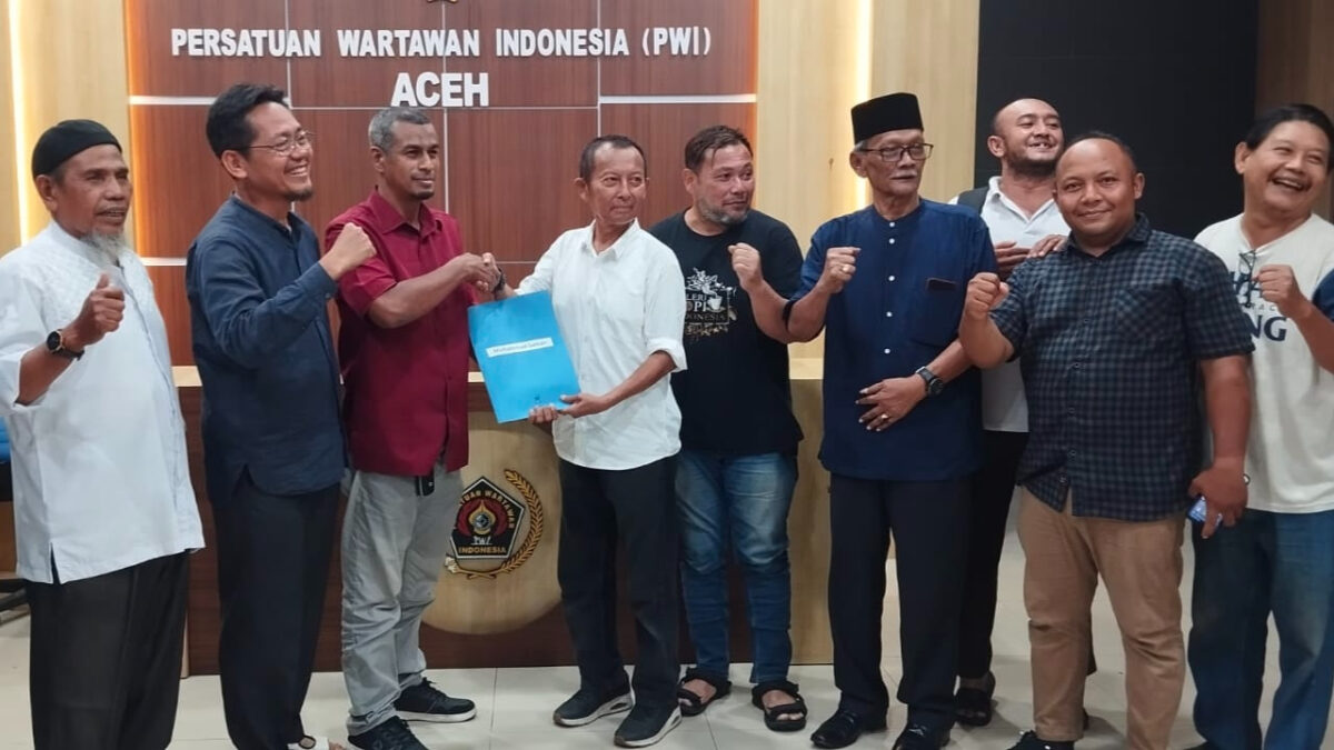 Gagas 'Lanjutkan yang Baik, Perbaiki yang Kurang', Saman Serahkan Berkas Balon Ketua PWI Aceh