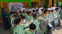Lazismu Aceh Salurkan Bantuan School Kit untuk Siswa MIM Blangpidie Abdya